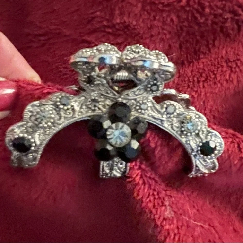 SILVER hair clip  with black stones and rhinestones